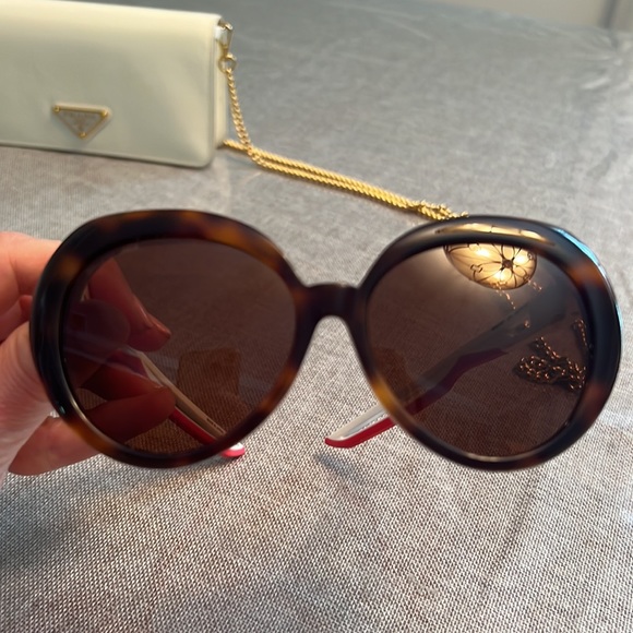 Balenciaga sunglasses! Never worn. Perfect for the summer and being glamorous . - Picture 4 of 7